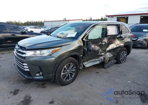 2019 Toyota Highlander Xle z USA, uszkodzony, nr VIN 5TDKZRFH1KS301988